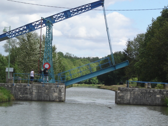Picture of lift-up bridge